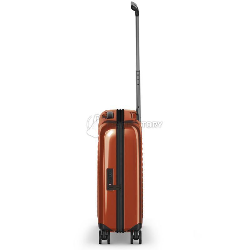Чемодан на 4 колесах Victorinox Travel Airox Orange S 33л (Vt610920)