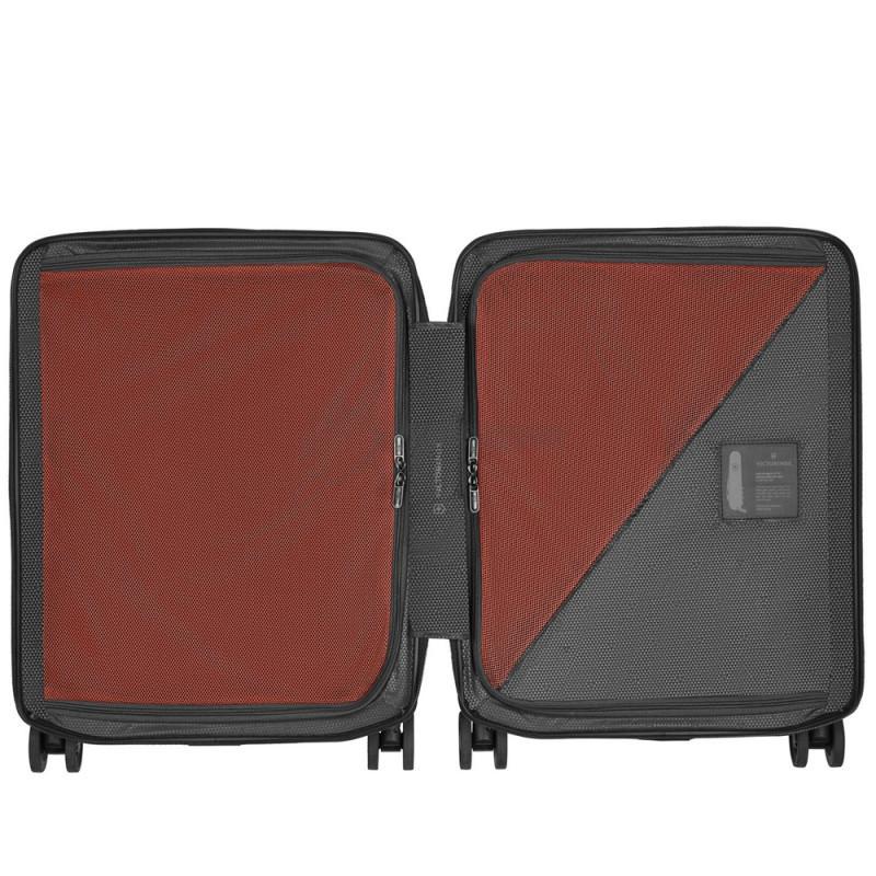 Чемодан на 4 колесах Victorinox Travel Airox Orange S 33л (Vt610920)