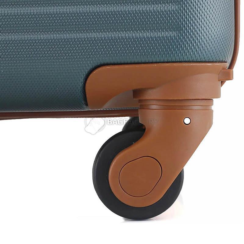 Чемодан Semi Line 28