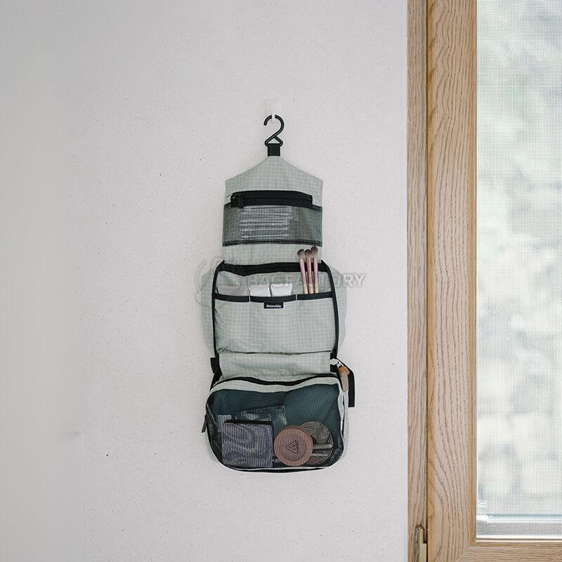 Косметичка Naturehike NH20SN010 размер L Светло-серая (6976023924194)