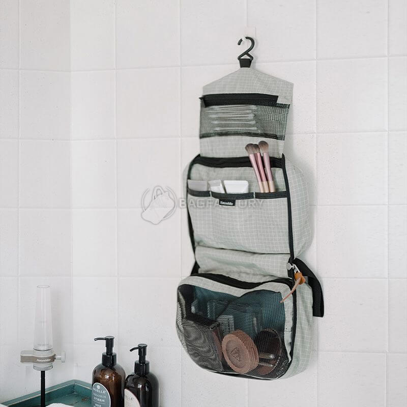 Косметичка Naturehike NH20SN010 размер L Светло-серая (6976023924194)