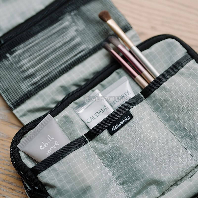 Косметичка Naturehike NH20SN010 размер L Светло-серая (6976023924194)