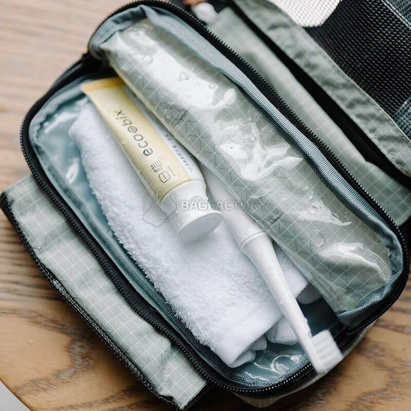 Косметичка Naturehike NH20SN010 размер L Светло-серая (6976023924194)