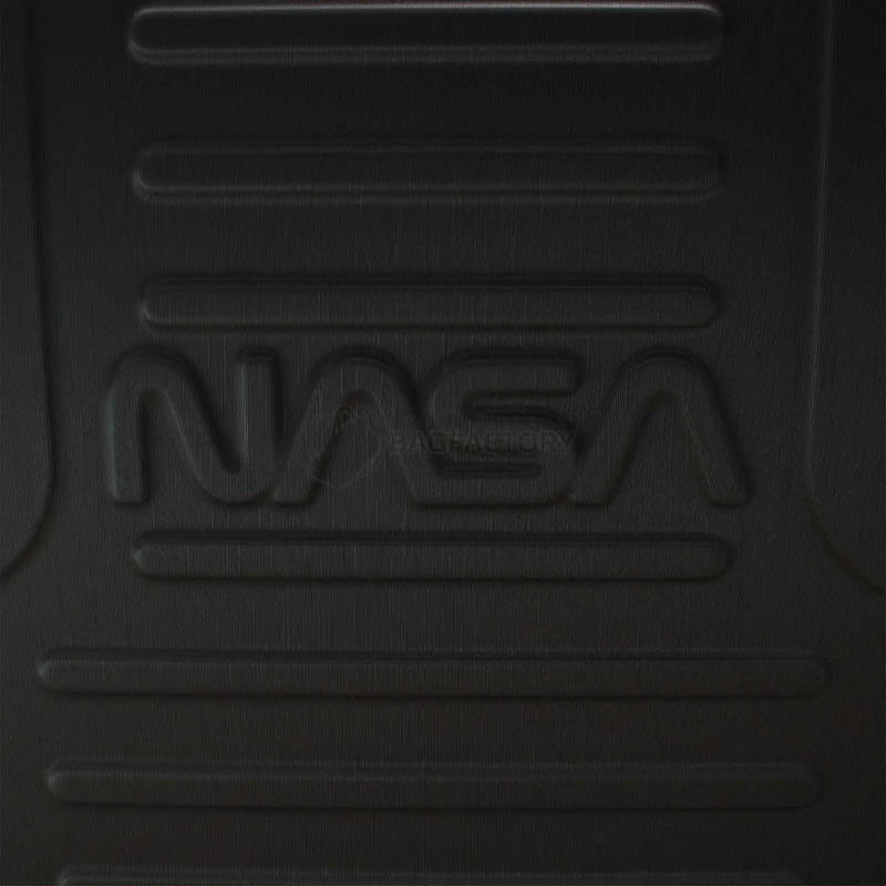 Чемодан Semi Line 24