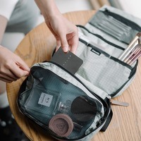 Косметичка Naturehike NH20SN010 размер S светло-серая (6976023924255)